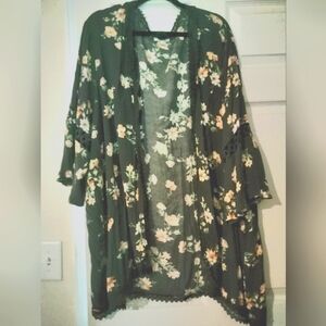 Maurices, Kimono, Size 4, Charcoal floral